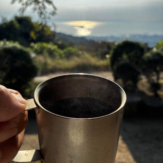 山で飲むコーヒーは、格別。高山では中々ここまでは出来ません。低山ならではの楽しみです。ゆっくり、まったり出来ました。