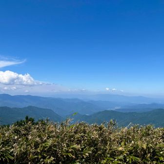 北東方面なので湯村温泉の方とかが見えてると思います。肉眼では大山らしきものも薄ら見えました
