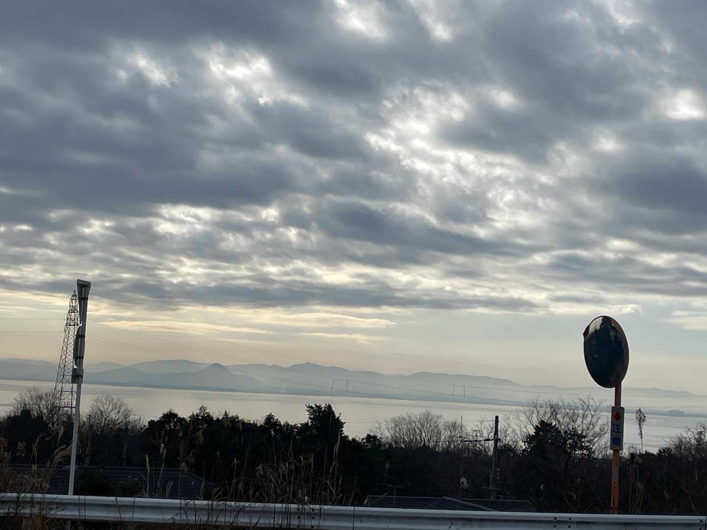 琵琶湖が見える。近江富士も薄っすらと。