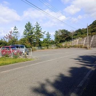 寺泊小学校前の駐車場に止めて歩く10時５５分出発