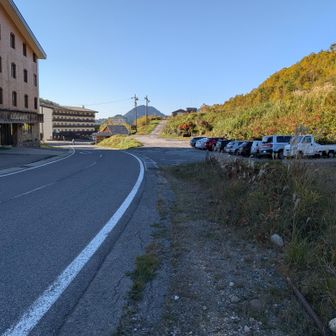 前山の下の無料駐車場(先にはトイレあり)硯川駐車場？