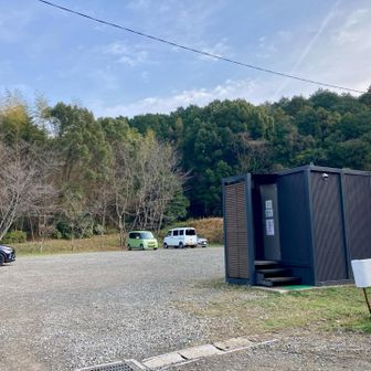 登山口駐車場　綺麗なトイレがありがたいです