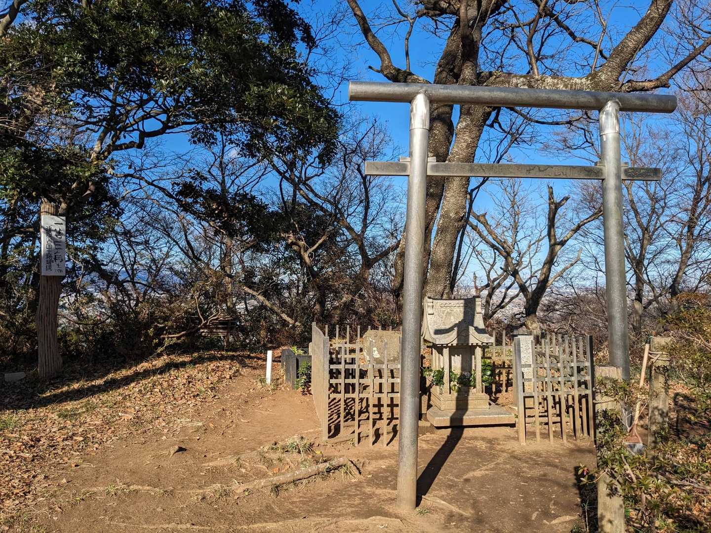 浅間山の山頂の社