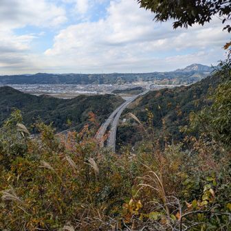 矢倉山山頂から下る一分の展望台、眺望最高です✨