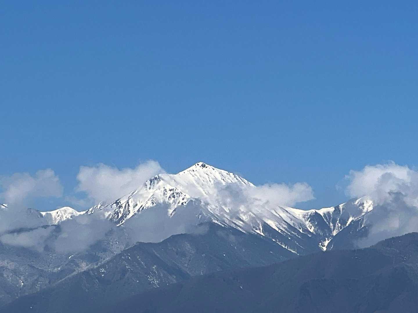 光城山 | 安曇野の田園を眼下に北アルプスを一望。低山ながら展望秀逸の縦走路の写真