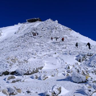 立山・雄山・浄土山 一の越より上もアイゼン付けたままで