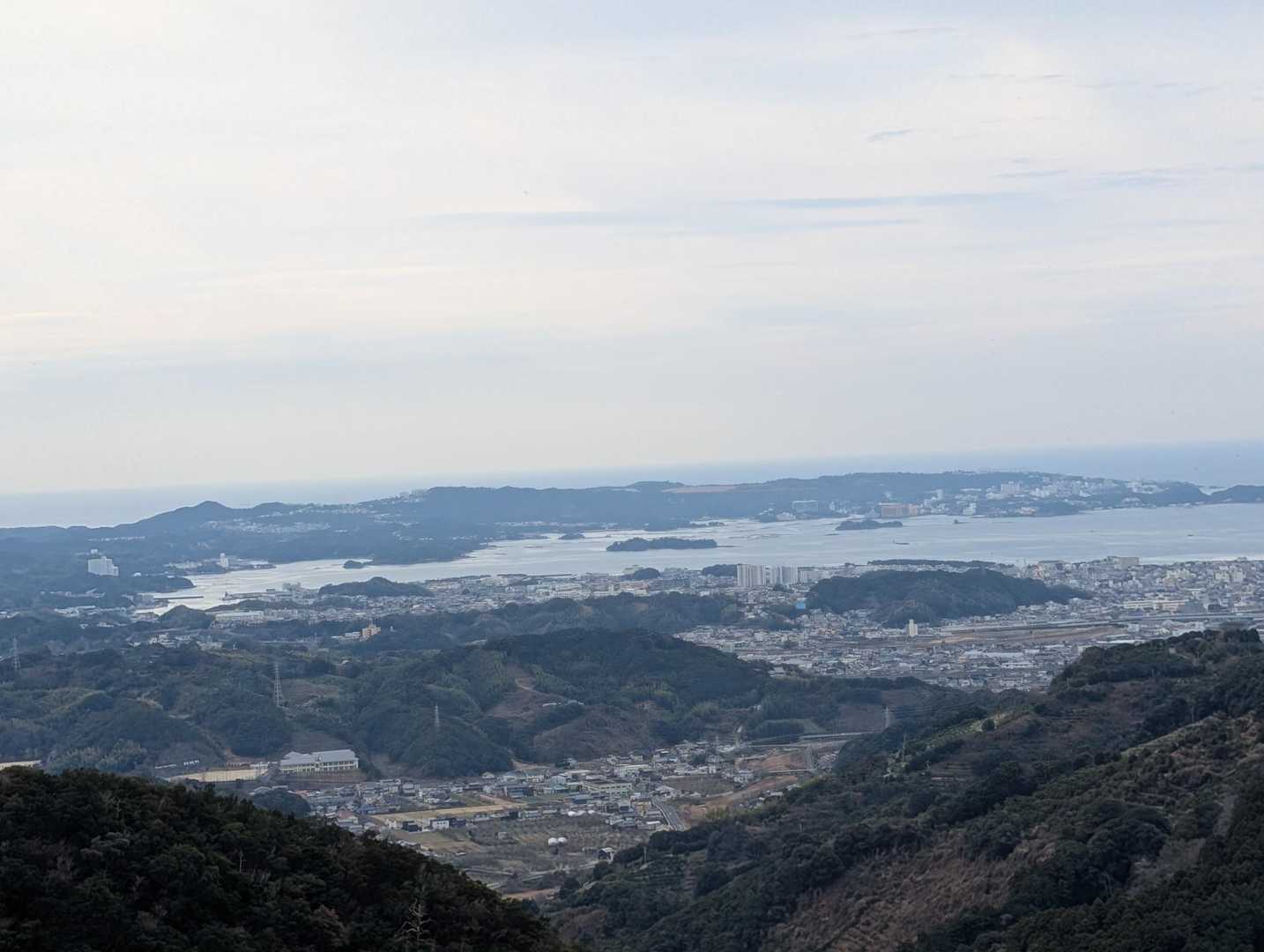 海の見える山ー