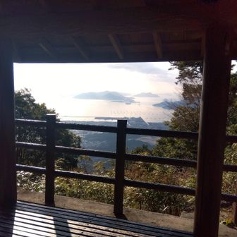 🐻は恐いですが、極楽寺山は平日でも登山者が多い人気の山です⛰️✨️この日も10人以上の登山者とすれ違いました。
今後は参拝録の日付印と☕をモチベーションに仕事帰りついでに登っていこうと思います👍