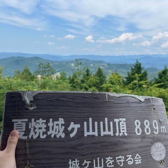 展望台の上から、恵那山など阿智セブンサミットのいくつかが見えます。この日はダメでしたが視界が良いと御嶽山まで見えるらしい。
