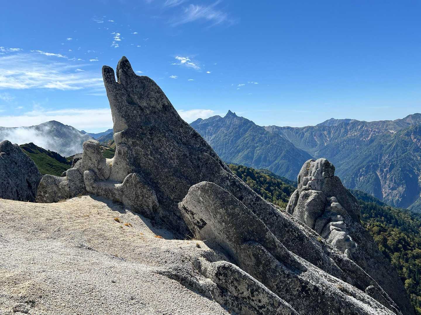 イルカ岩と槍ヶ岳