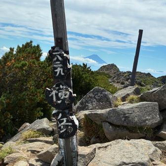 お初の横岳！後ろに富士山も🗻
