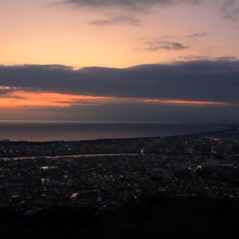 やがて夜景に。
本日もお疲れ様でした。明日の朝も必ずコーヒーを飲むぞ。
