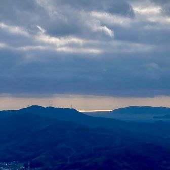 西岳を過ぎてから陽が陰り、風が強くなってきたブル:( ;´꒳`;):ﾌﾞﾙﾌﾞﾙ