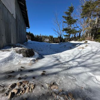 凍ってツルツルです