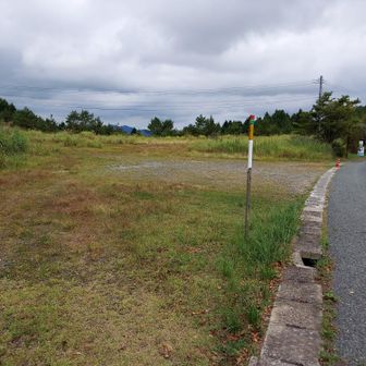 県道の脇に開けた場所があって、ここに駐車した。この道はまっすぐ進むと日田市街地へ通じる。