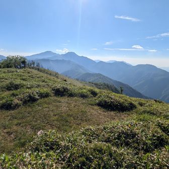 遠くに剣山＆次郎笈