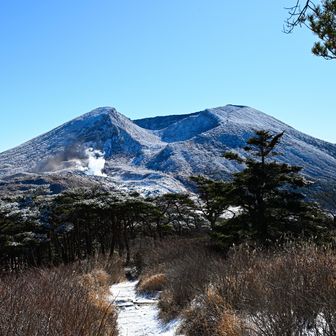 爆裂火口を正面に。
相変わらず格好いい山
