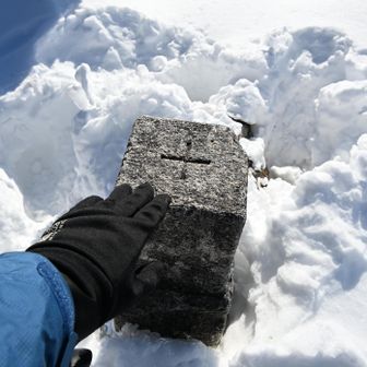 三角点にタッチ♪