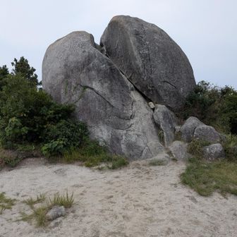 十坊山大岩