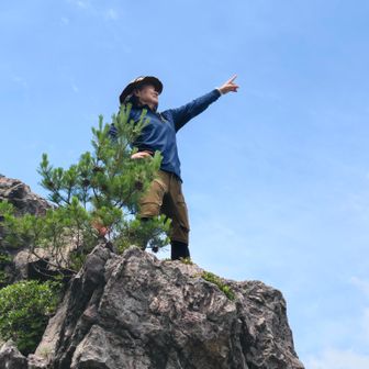 鳶岩でぴんぐぅさんにポーズを取れと言われて