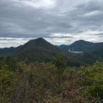 ココから見ると榛名富士
形がイビツ