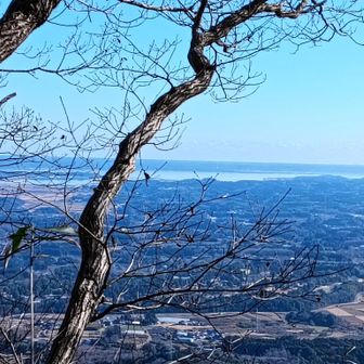 雪入山の眺望、遠くに霞ケ浦。