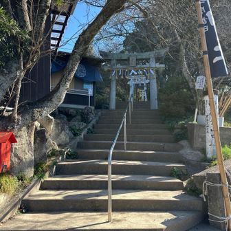 叶水をいただいて叶神社の遥拝所に向かいます