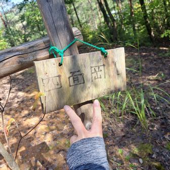 登頂🙌山頂プレート💚
四面楚歌？😥いえ四面岡山