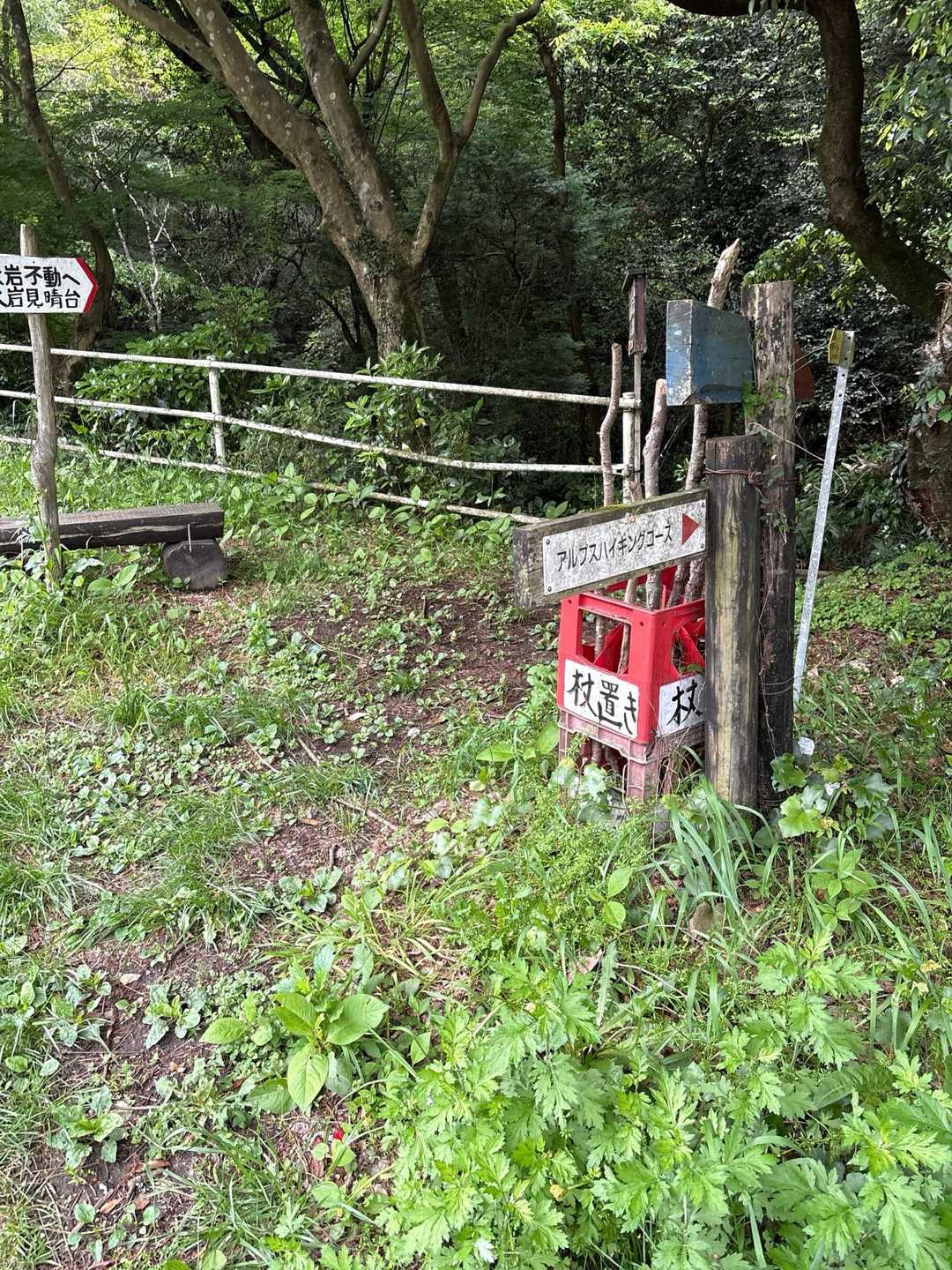 トンネル手前に登山口！
普通に通り過ぎました（笑）