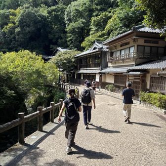 駅に向かってあるく。
暑くて💦