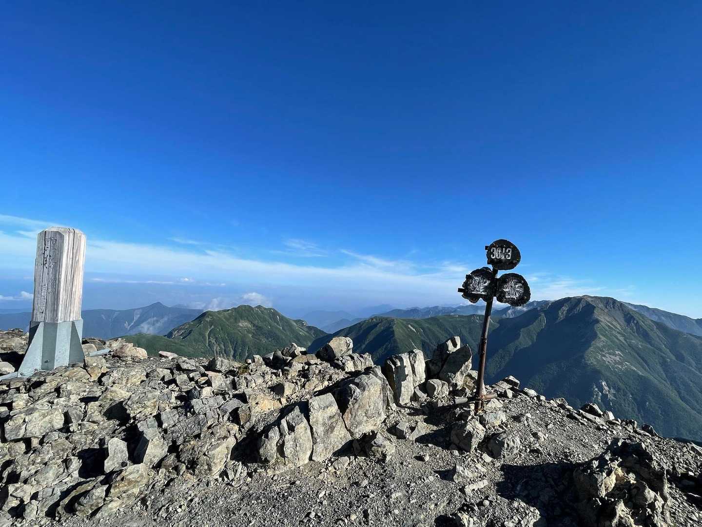 聖岳往復 | 急峻な見た目ながら、手軽に高山植物と360度の大パノラマを楽しめるの写真
