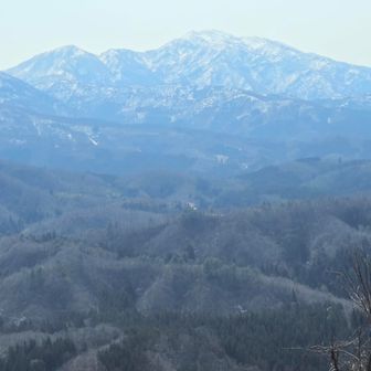 山頂から粟ヶ岳
眺めていたのは、ヒデキ、サカチョウ、パパ