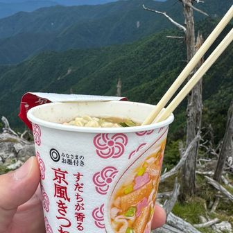 八経ヶ岳に戻って腹ごしらえ