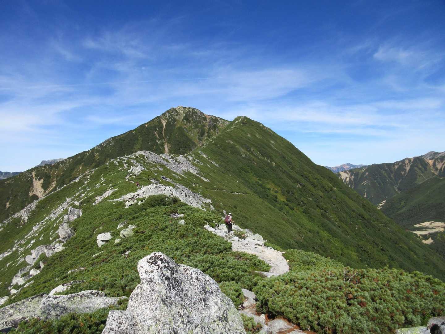 前常念岳 | 視界を埋め尽くす巨岩帯、限界の先に現れる美しき北アルプスの主脈の写真
