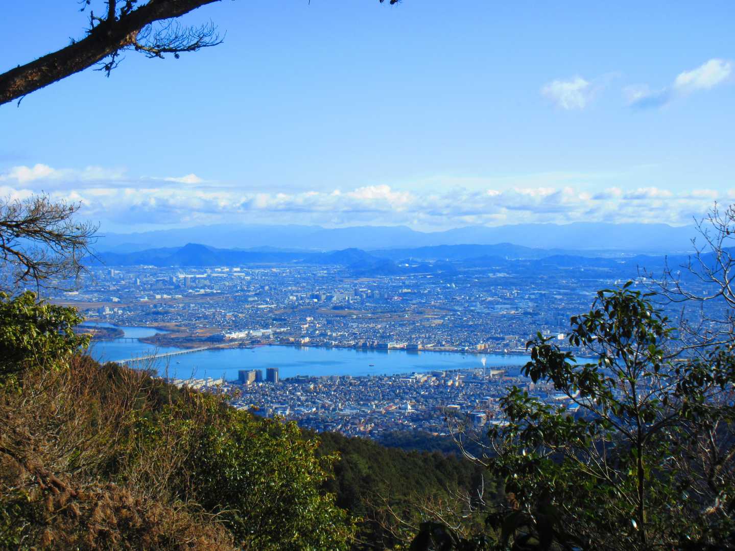 三上山と近江大橋
野洲・草津・大津市街