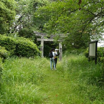 琴平宮をとおり、吉見岳へ
