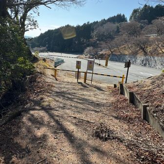 ドライブウェイは立入禁止。
トイレ借りたかったけど入れないからここは我慢。