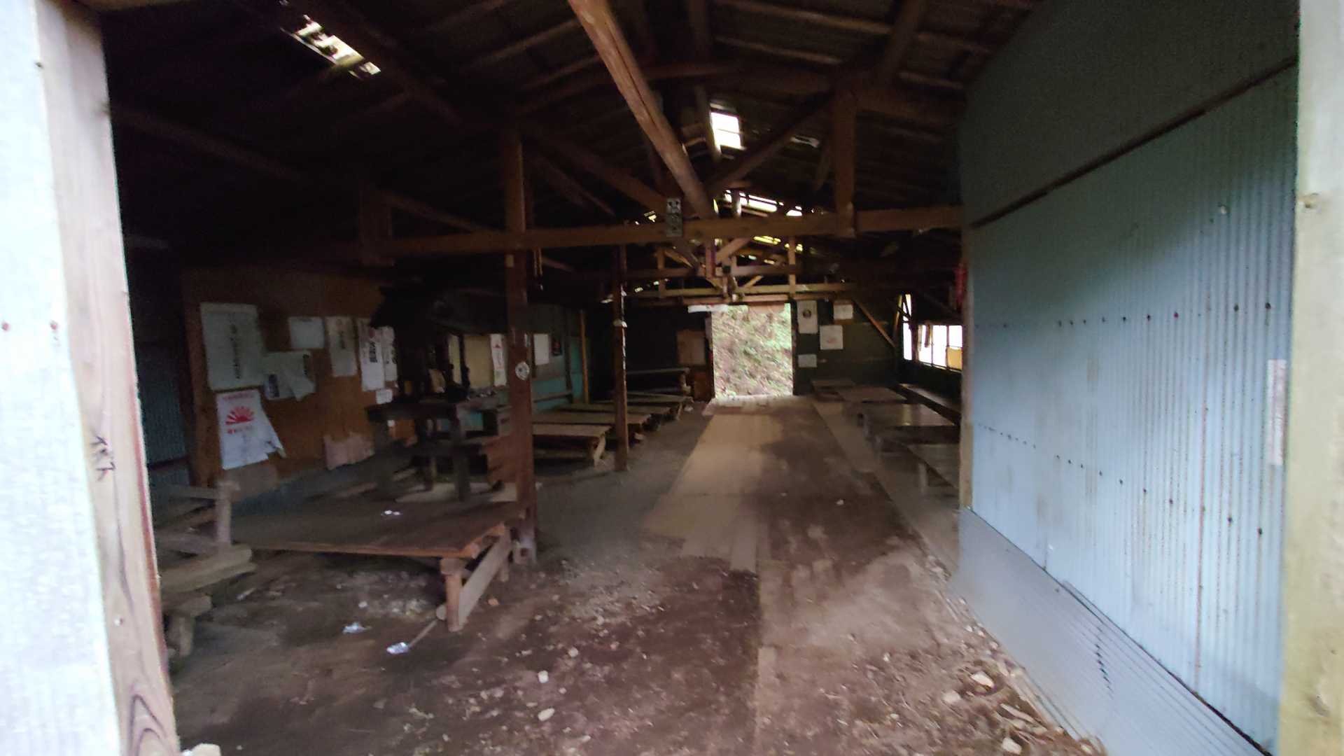 茶屋内には祠もありました。