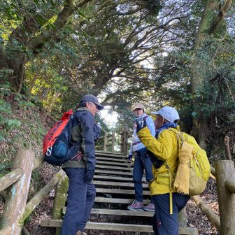 先に高良山⛰️山頂か…
お昼🍙か…
協議中🤭