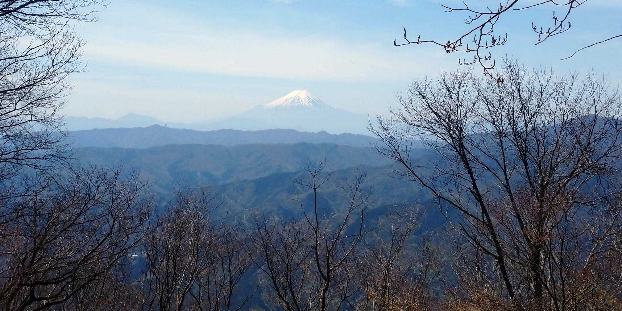 山頂手前、今日初の 富士さま🗻