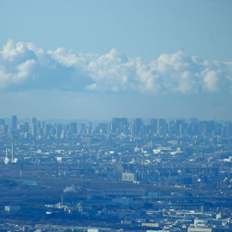 大阪のビル群がミニチュアのごとく見える