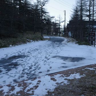 舗装路凍結してツルツル