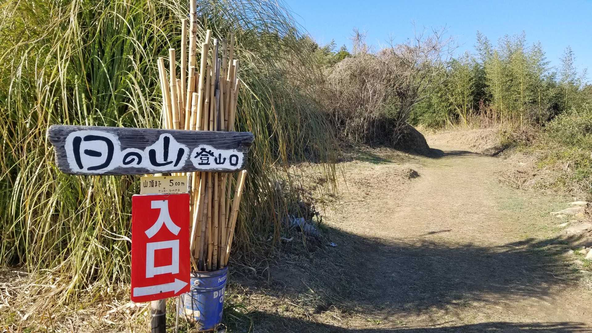 ここから車道歩きで駐車場へ。