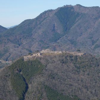 立雲峡テラスから竹田城跡
雲海ないと少し映えないですねw
秋から冬の山陰地方は､朝霧が山肌によくかかってます。