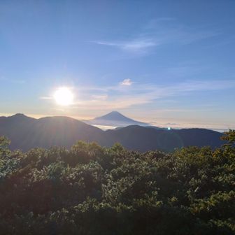 今日最初のピーク、南岳！
富士山も見えました😊