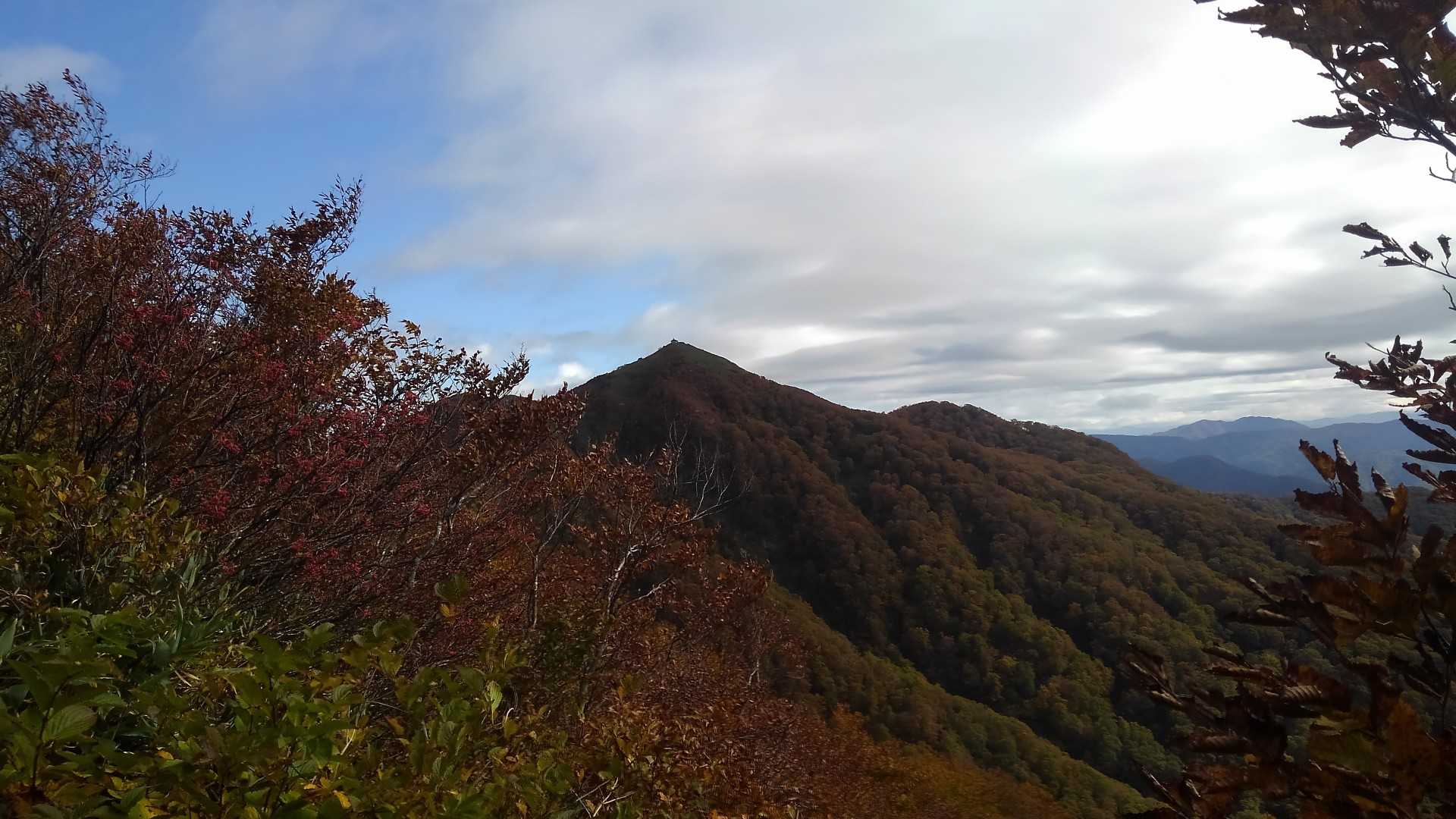 ようやく剣💦ここで帰ろうかと予定してたが、山頂がバッチリ見えると男なら引くに引けない！