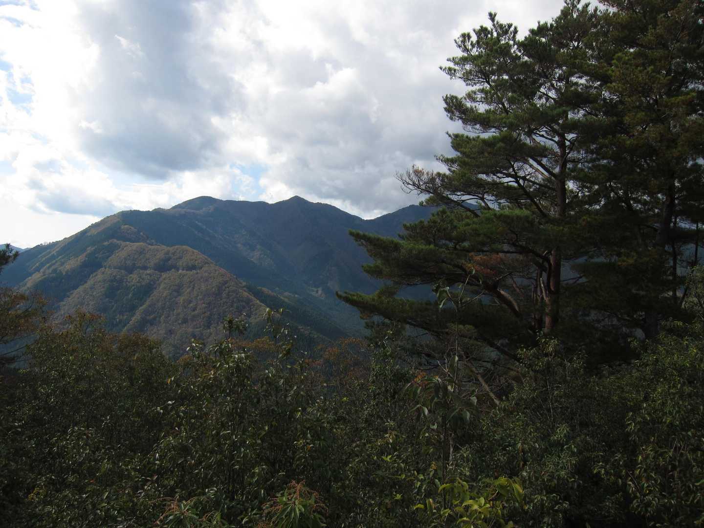 笠ケ城山⛰️
周りは高い山ばかりですが、山頂からはそれらの山々が少し見ることが出来ますよ👀