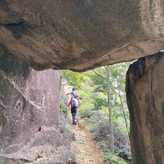 落ちない岩？やはり今まではこの道は通っていなかった