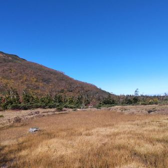 天狗原　山腹の紅葉がきれいです