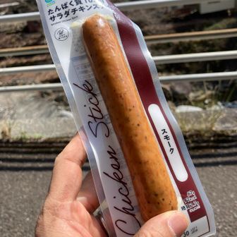 バス停でお昼ごはん

いまは重めの妖精🐖
軽やかな妖精🧚‍♀️になるため、サラダチキン生活を再開しました

バス🚍️もしばらく来ないし、玄倉までランニングして帰ります🏃